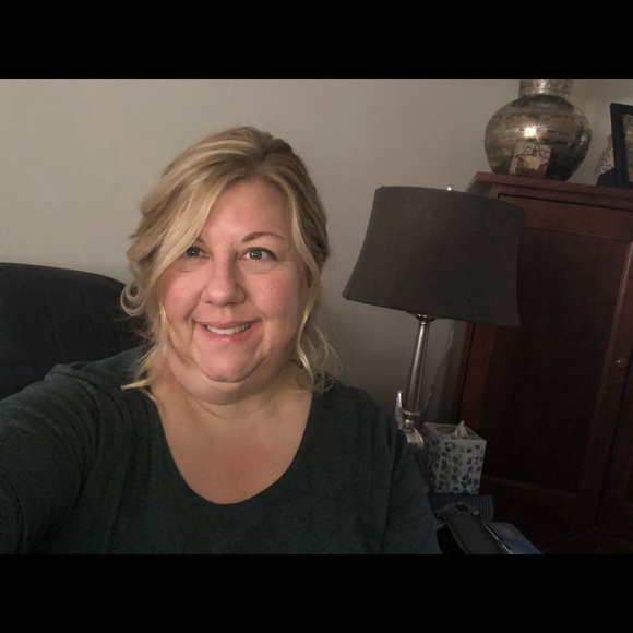 Meet your Posher, Leigh - Picture 1 of 1